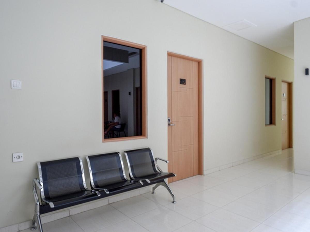 Reddoorz Near Exit Tol Banyumanik 2 Hotel Srondolwetan Exterior photo