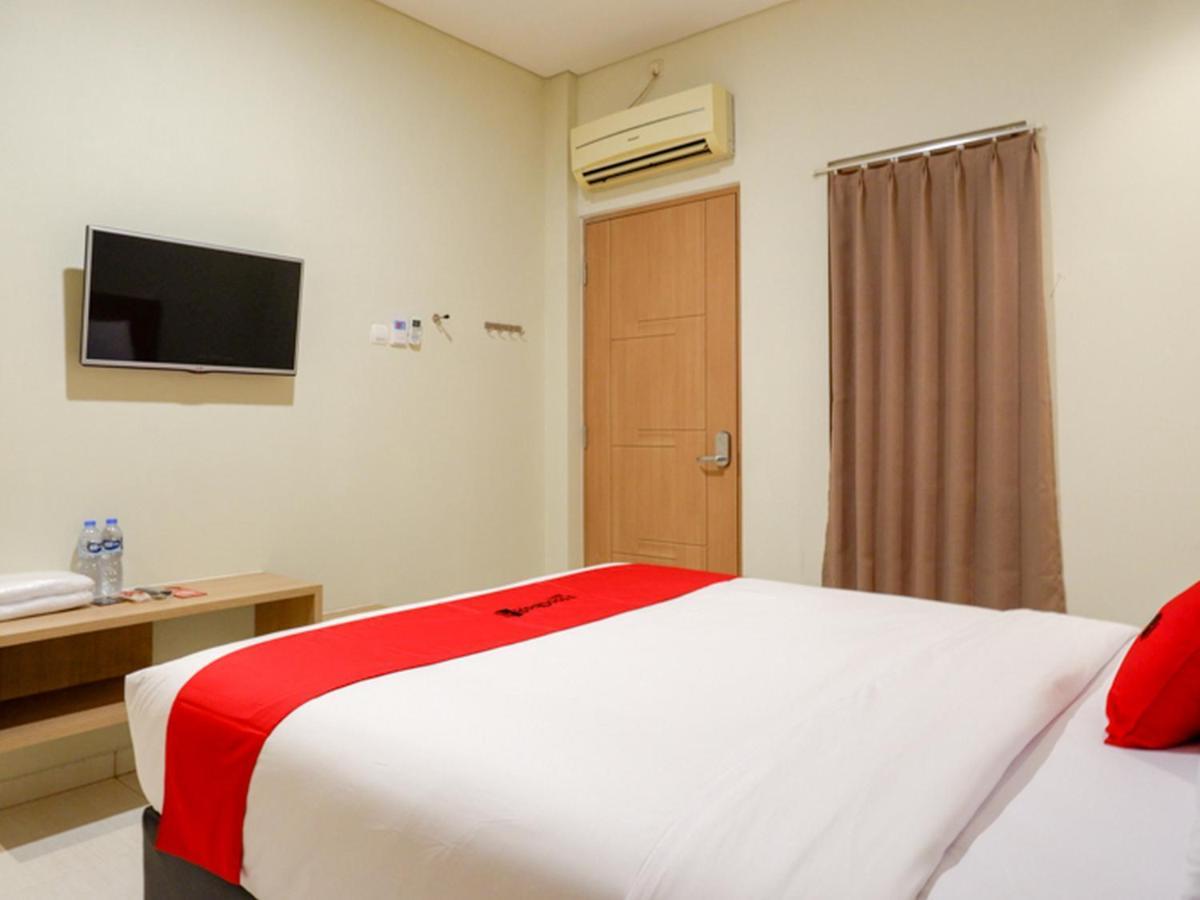 Reddoorz Near Exit Tol Banyumanik 2 Hotel Srondolwetan Exterior photo